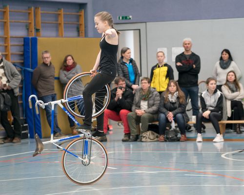 Baden-Württembergische Meisterschaft Kunst- und Einrad U19: BaWü-Titel für Aach und Varnhalt