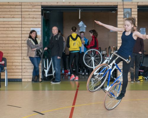 Starker Saisonauftakt der U19 KunstradfahrerInnen beim 1.BW-Cup in Wallbach (21.02.2018) 