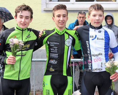 39. Radrennen rund in Kartung leidet unter Aprilwetter