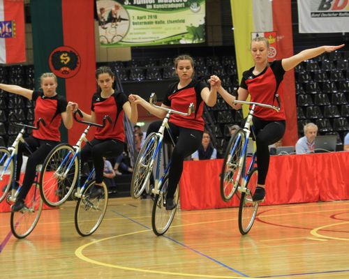 Sabrina Bürßner, Alina Bötzer, Franziska Bötzer und Stefanie Müller vom RMSV Aach vertreten Deutschland im 4er Kunstrad bei der U19 EM in der Schweiz